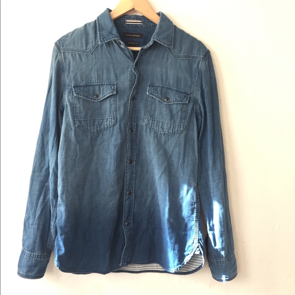 Banana Republic Camden denim button up. Sz S